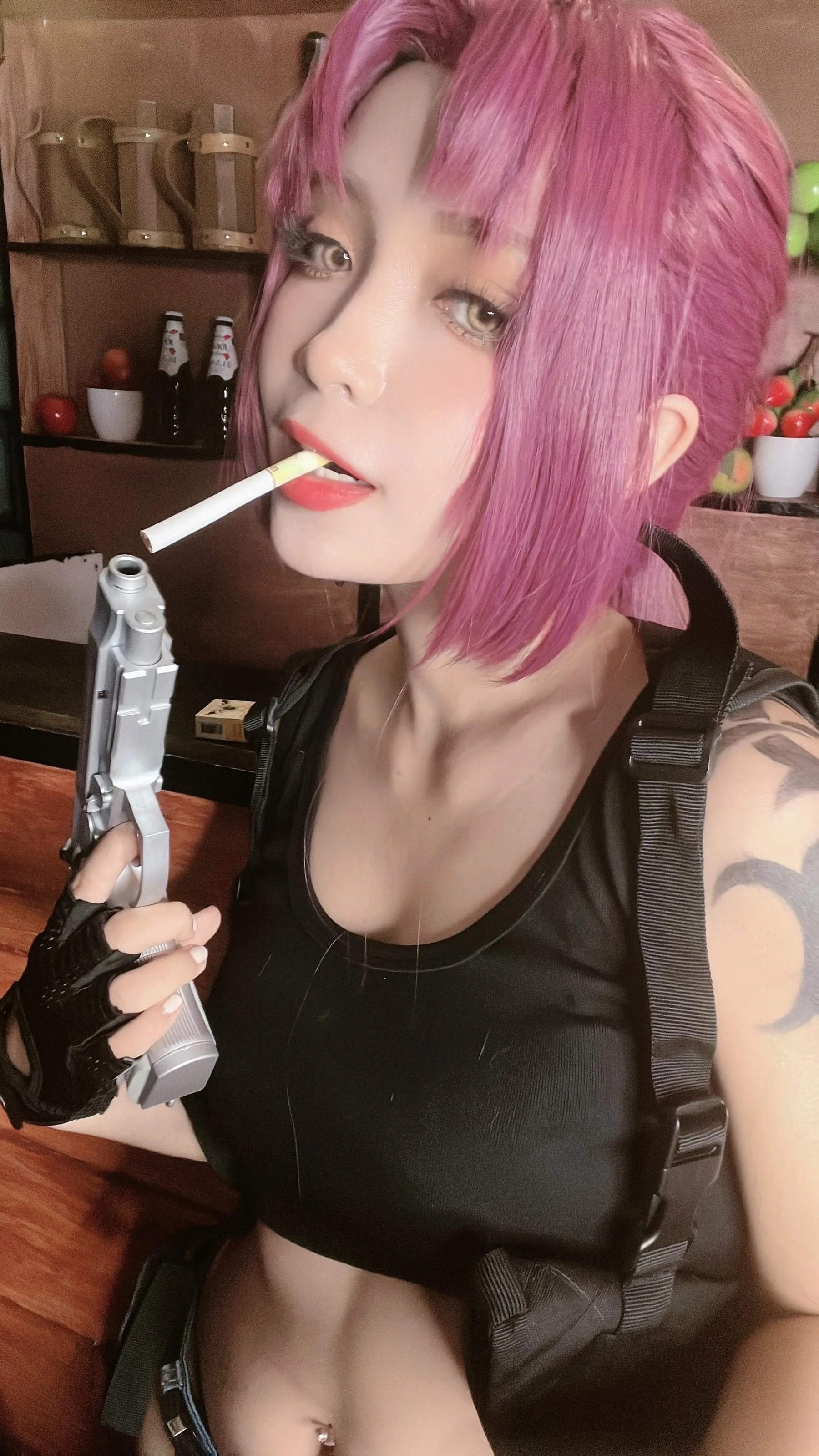 Umeko J – NO.051 Revy Black Lagoon [COMPLETE SET]-Revy Selfies [26P]插图2